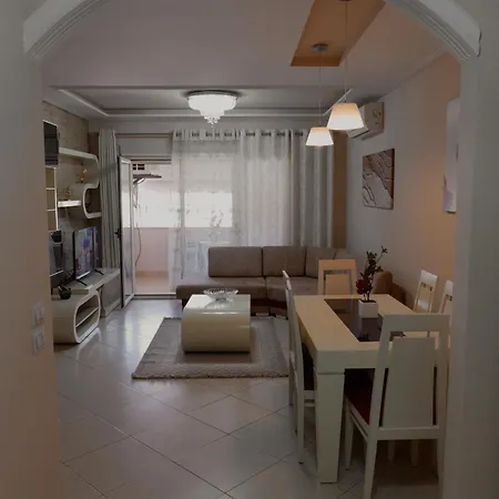 Apartment Comfy Flat In Astir Near Bus And Ac *