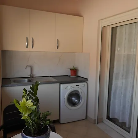 Apartment Comfy Flat In Astir Near Bus And Ac