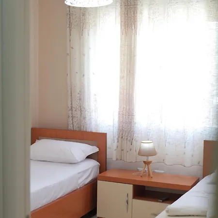 Comfy Flat In Astir Near Bus And Ac טיראנה