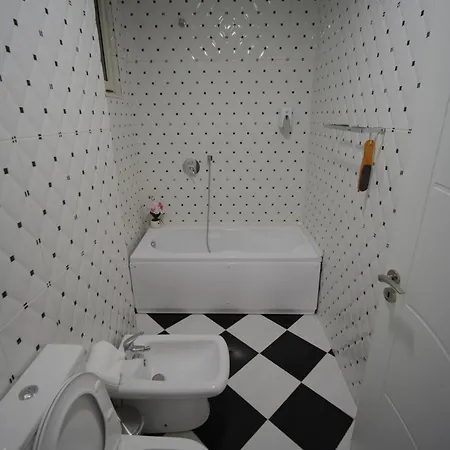 Comfy Flat In Astir Near Bus And Ac