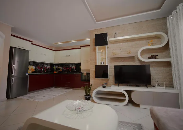 דירה Comfy Flat In Astir Near Bus And Ac טיראנה