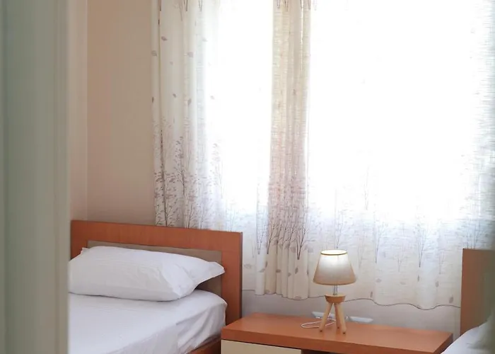 Comfy Flat In Astir Near Bus And Ac טיראנה
